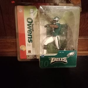 Terrell Owens min statue